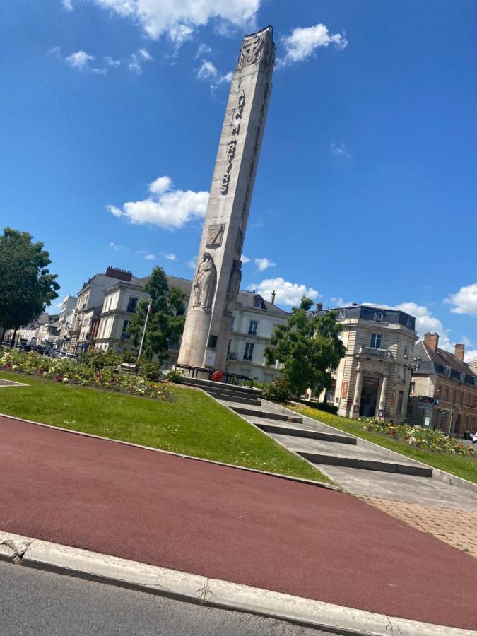 Avenue De Champagne Epernay Private Parking Épernay Exterior foto
